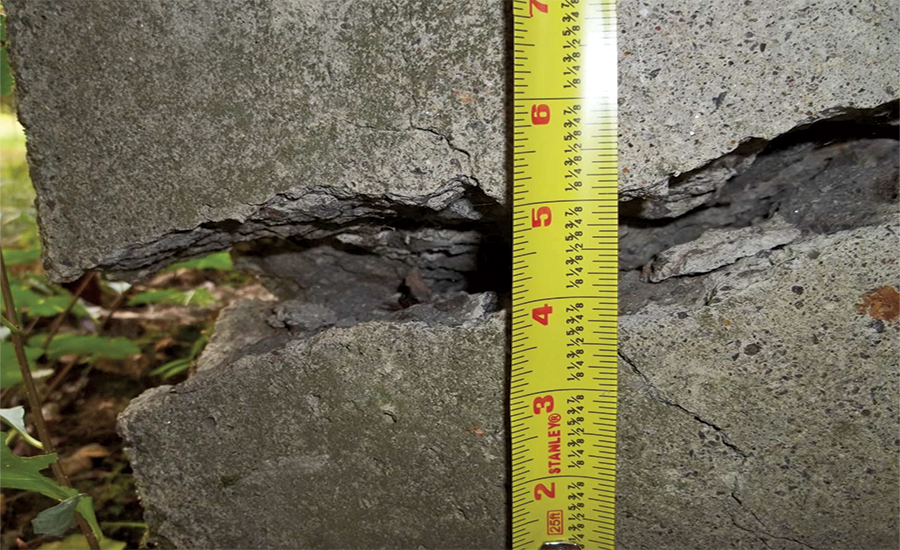 Concrete containing aggregate with pyrrhotite