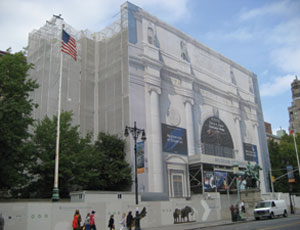  Bovis Lend Lease installed scaffolding and fencing painted to resemble the stone cladding at the American Museum of Natural History while it works on the fa�ade.