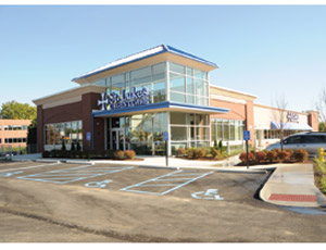 St. Luke’s Urgent Care and Medical Office Center in St. Louis is located in a new 15,000-sq-ft one-story building that also hosts office space for primary care physicians, X-ray and lab services.
