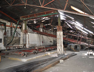 Light-metal roof of reinforcing-steel plant collapsed during the quake because it was not properly connected to the building’s reinforced-concrete columns.