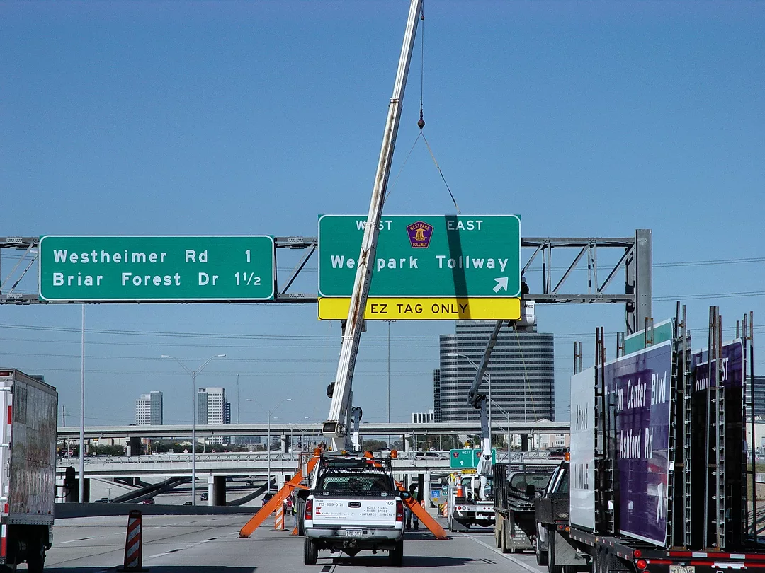 Sta 374+50 Signage Removal.jpg