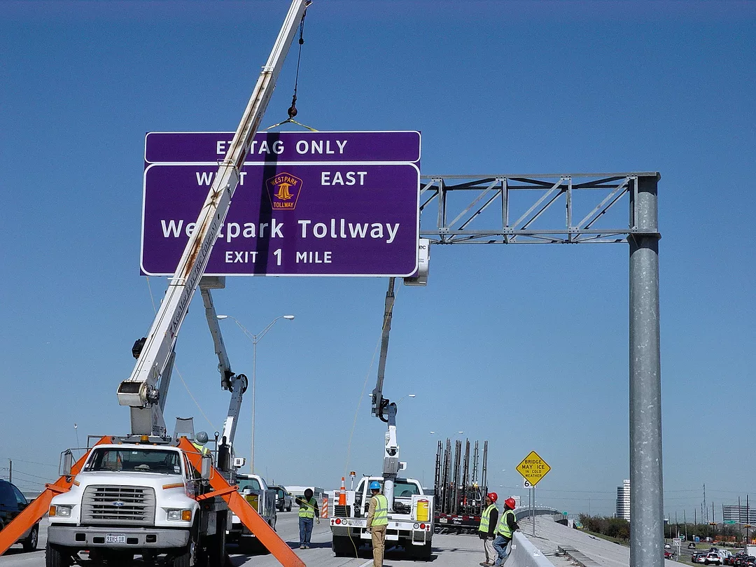 Sta 330+00 Signage Structure.jpg