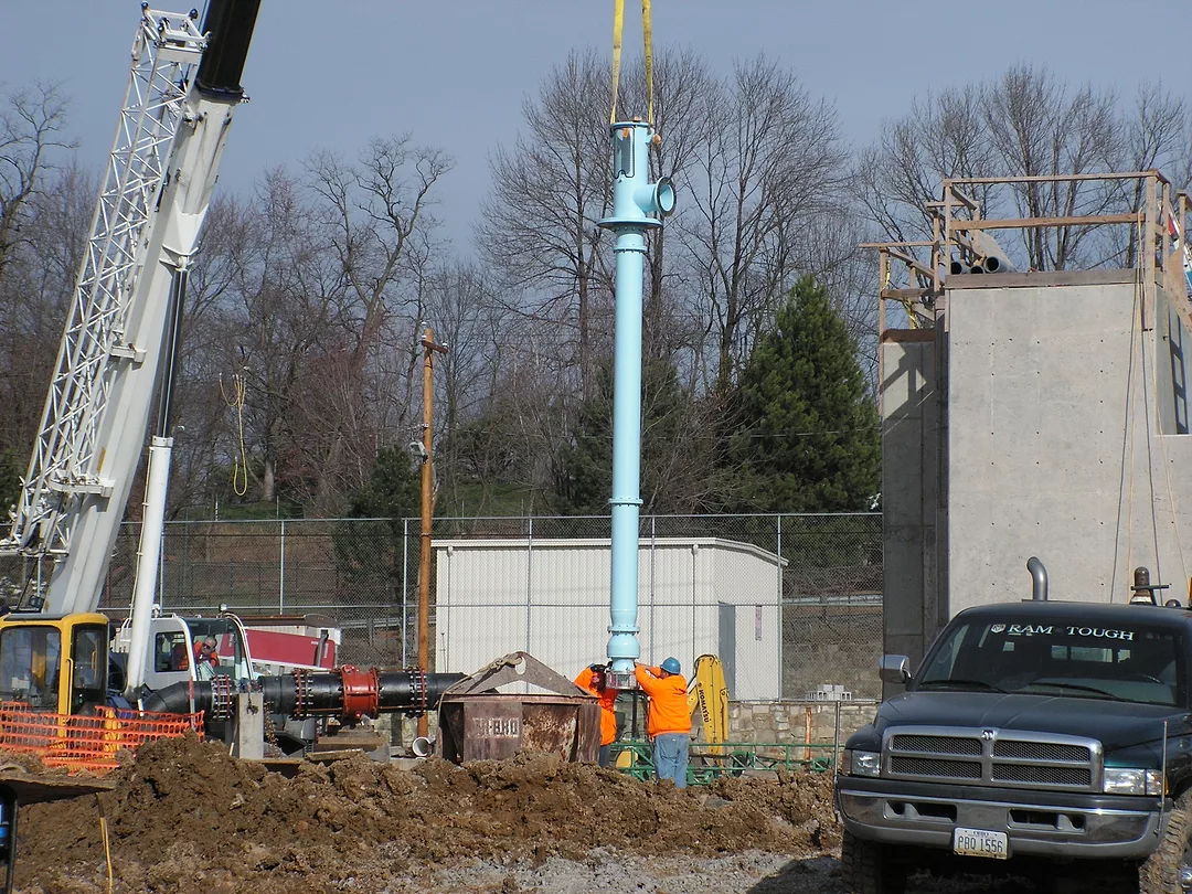 061206 Craning Rsvr Pumps.jpg