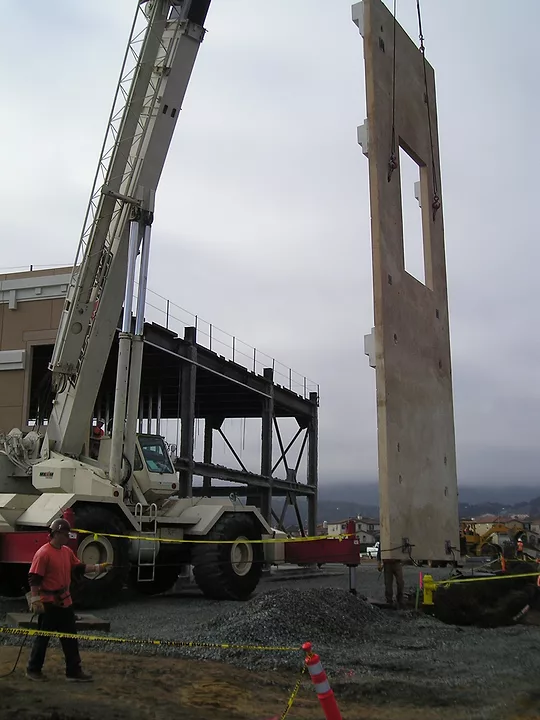 Erecting Pre Cast panels