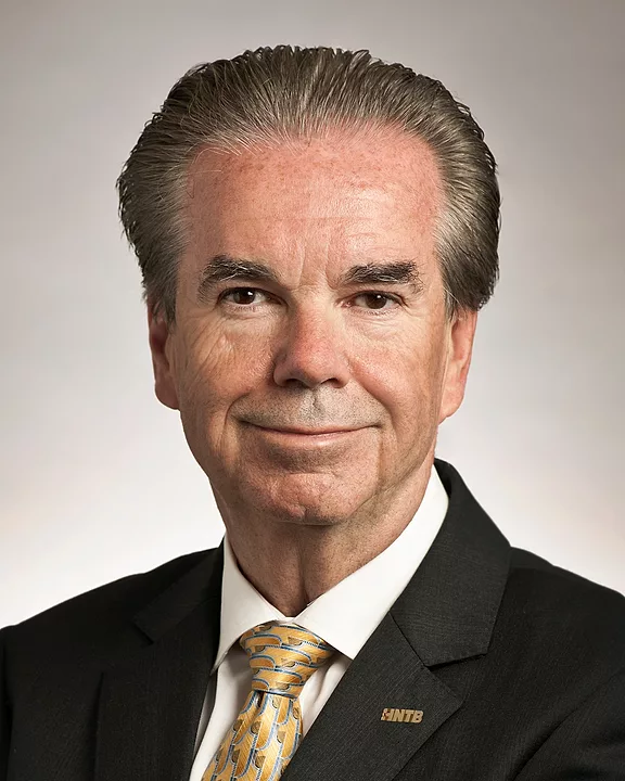 Ed McSpedon, PE, HNTB board member accepts LA City Council Resolution