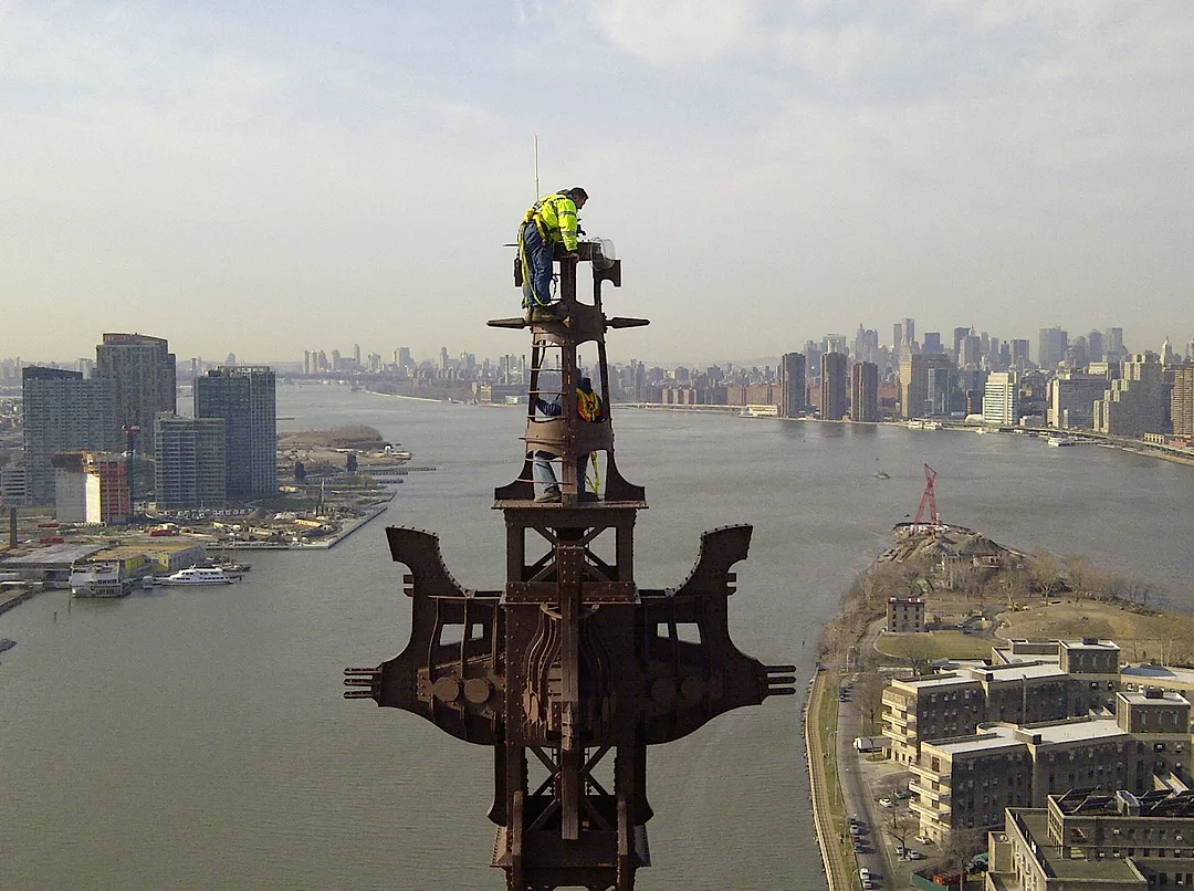Queensboro Bridge Replacement of Aviation Lights