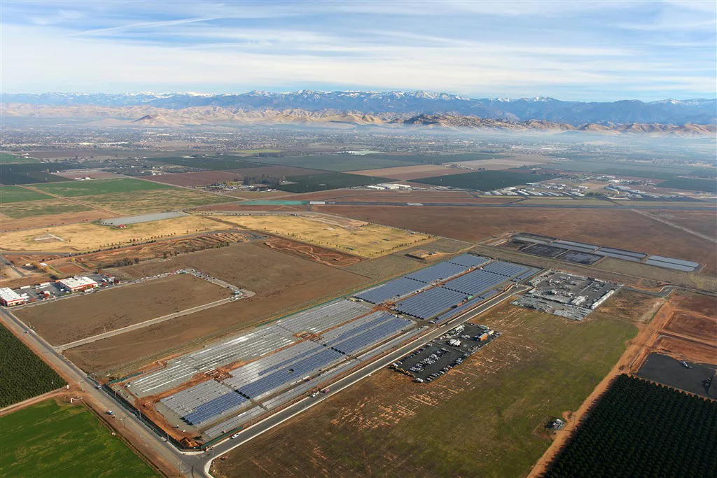 6.7 MW SCE Solar Installation by Cupertino Electric (photo by Michael Crawley)
