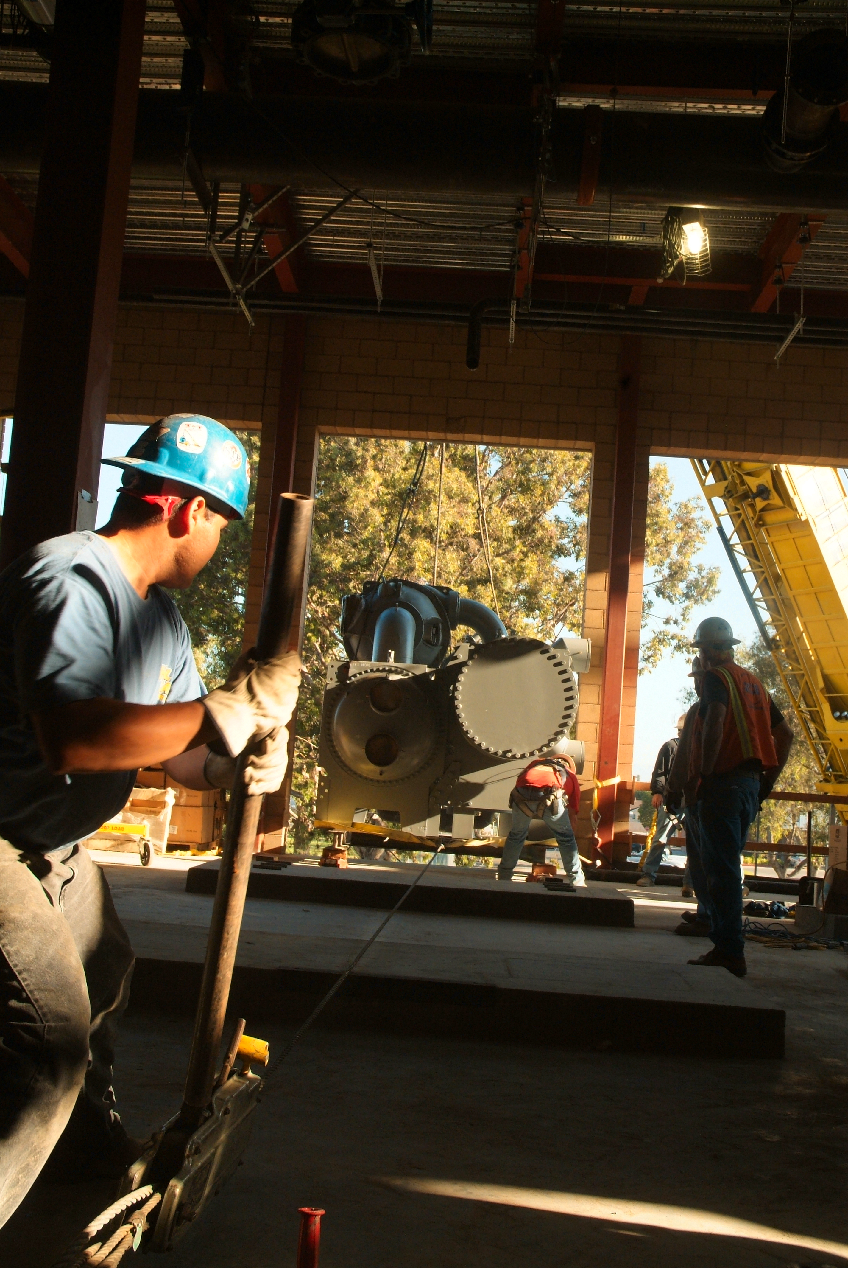 Rigging team Chiller HVAC