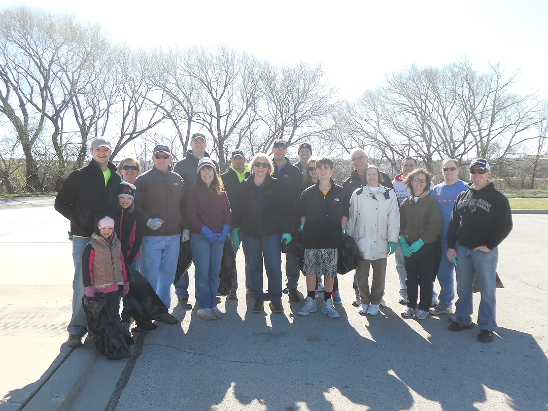 Gilbane Building Company Employees Volunteer to Keep Milwaukee Rivers Clean