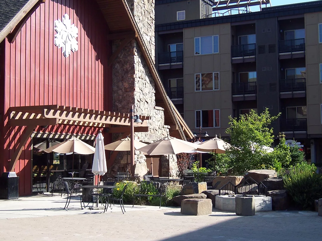 Silver Mountain Resort: Gondola Base Bulding & Morning Star Lodge