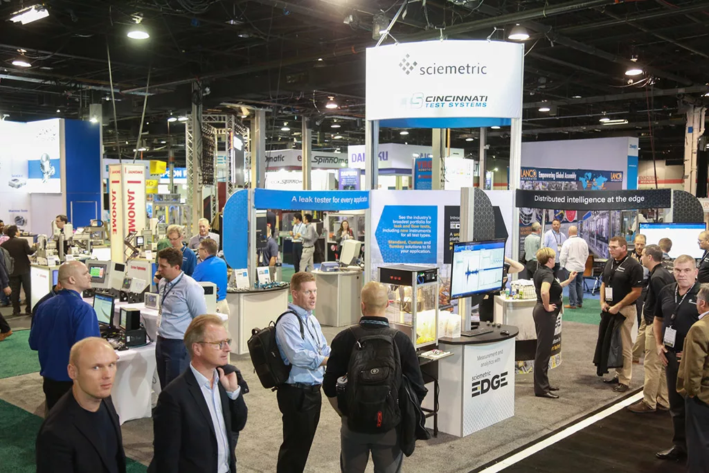 Showfloor-Party-Web-52.jpg