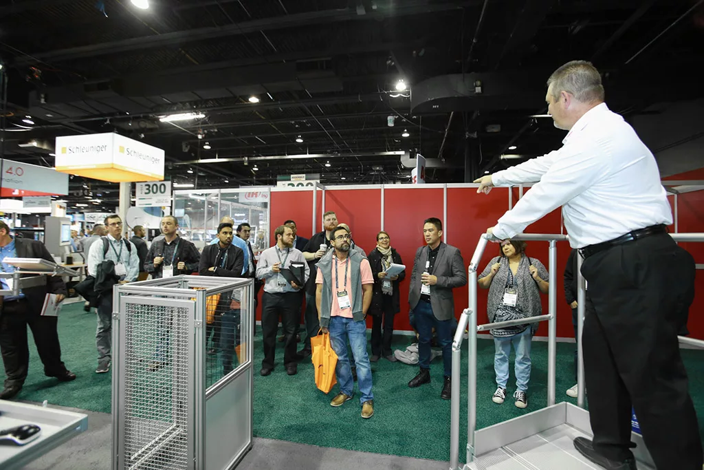 Showfloor-tour-Web-2.jpg