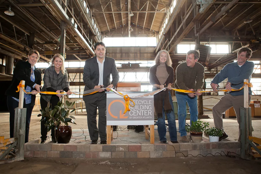 Atlanta Lifecycle Building Center Staff and Board Dedicate New Space