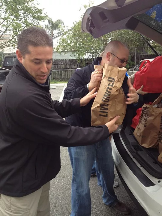 Skanska South Florida Young Professionals Participated in 2012 Harvest Drive