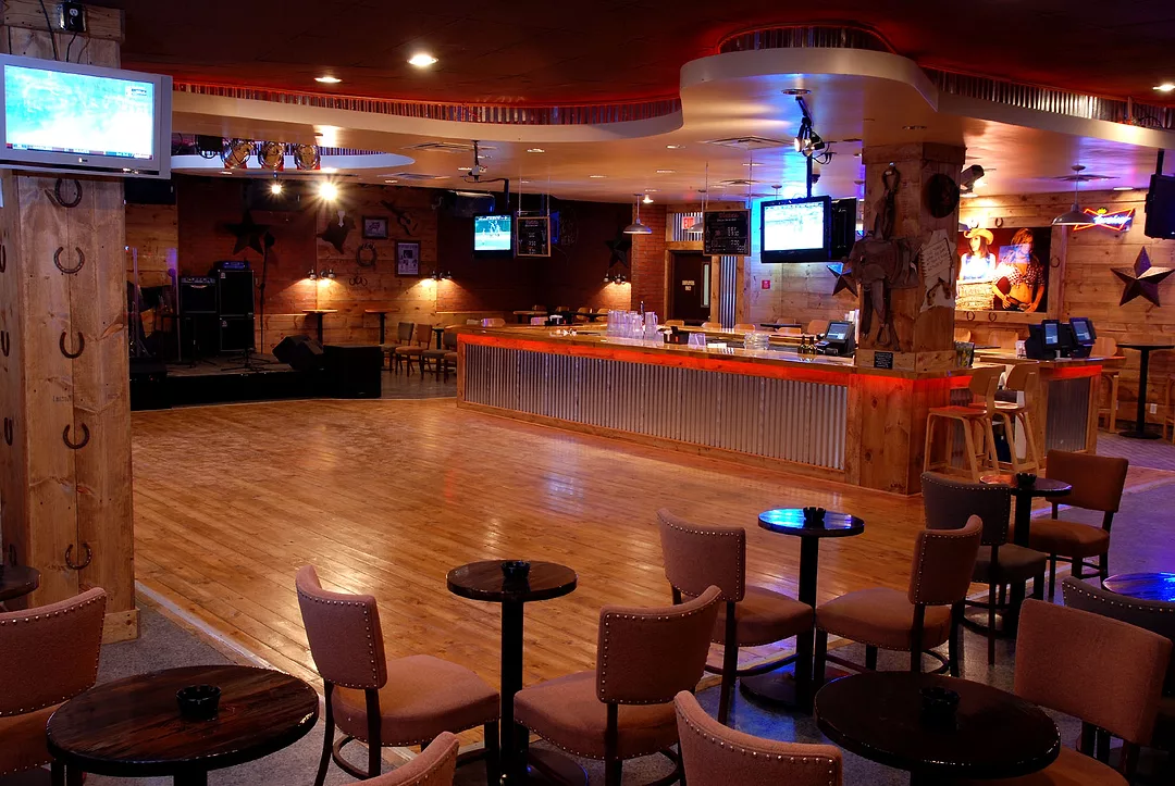 Dixie's Dam Lounge Interior at Hooters Casino Hotel
