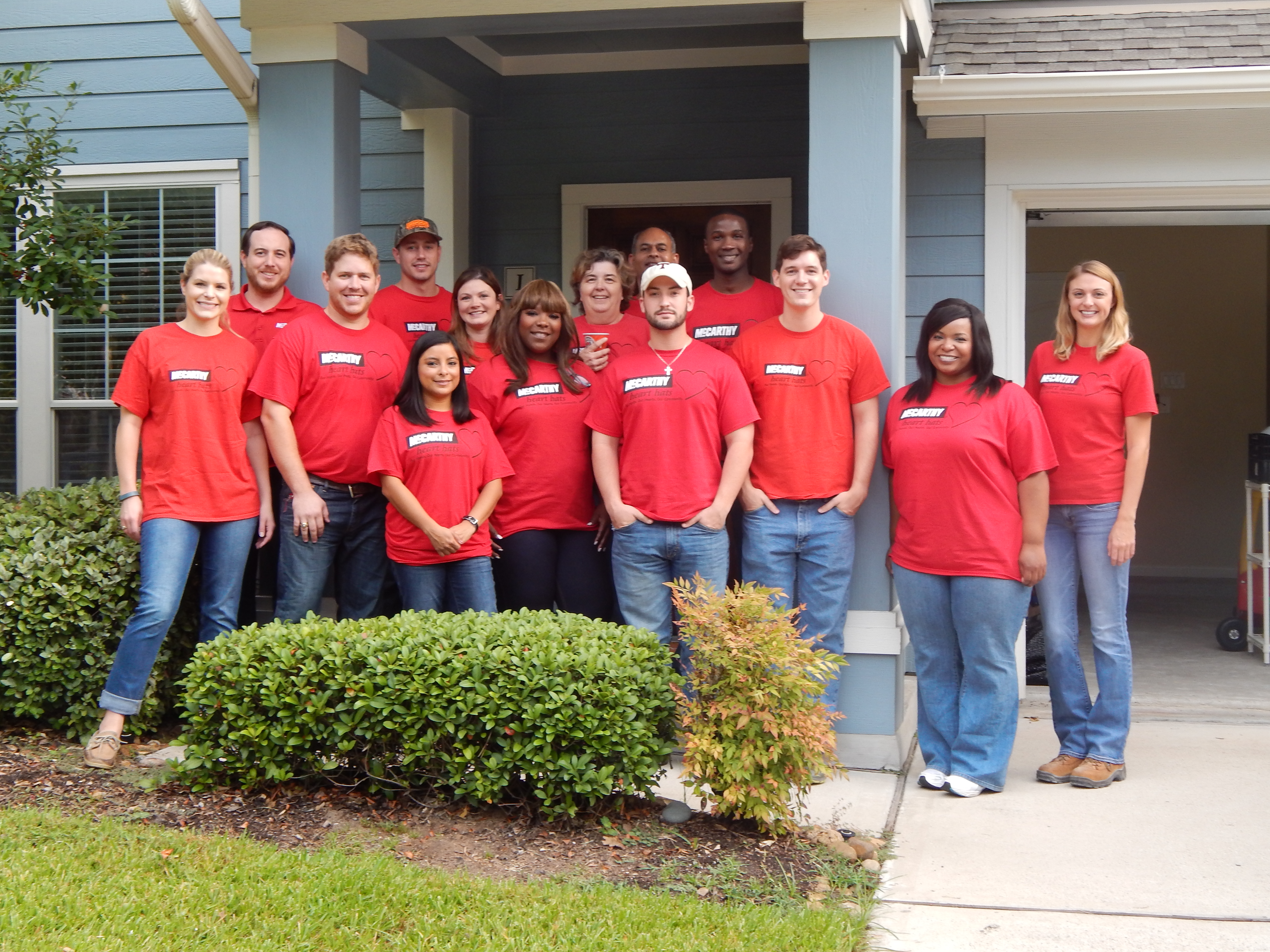 McCarthy Employees Revamp Home in Casa De Esperanza Neighborhood