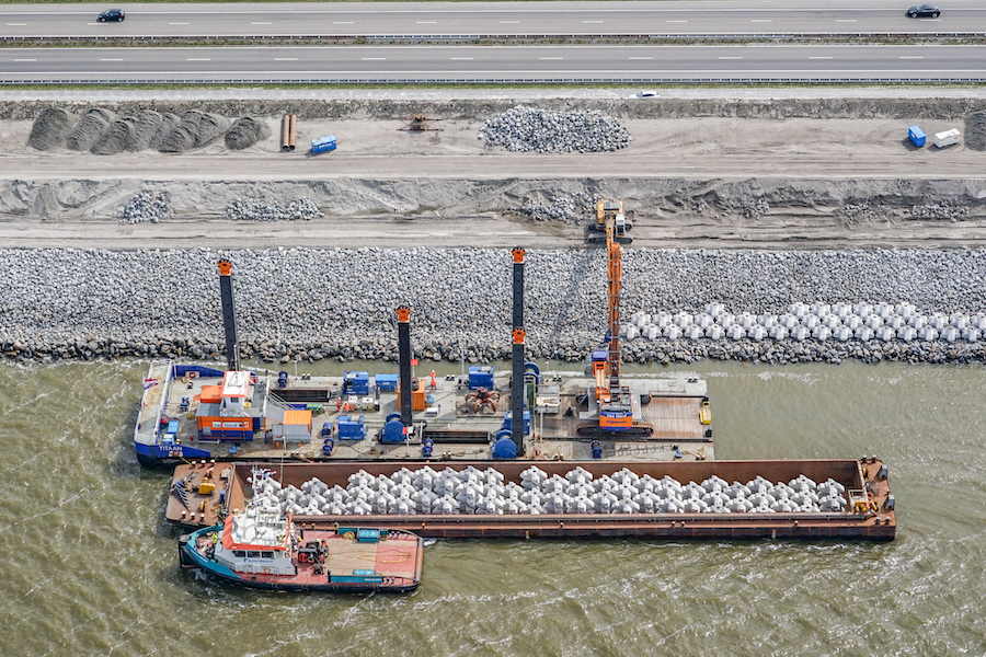 Gedetailleerd Het pad esthetisch Dutch Dike Being Raised, Reinforced to Handle Sea Level Rise | 2021-10-19 |  Engineering News-Record