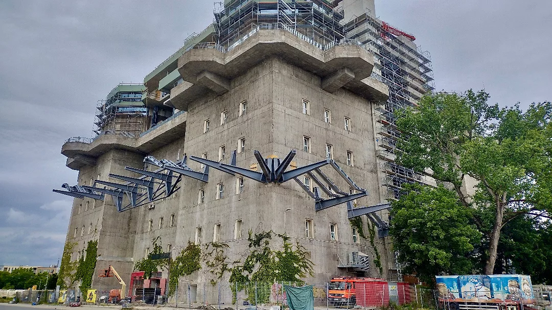2 Rising walkway steelwork taking shape Credit Peter Reina.jpg