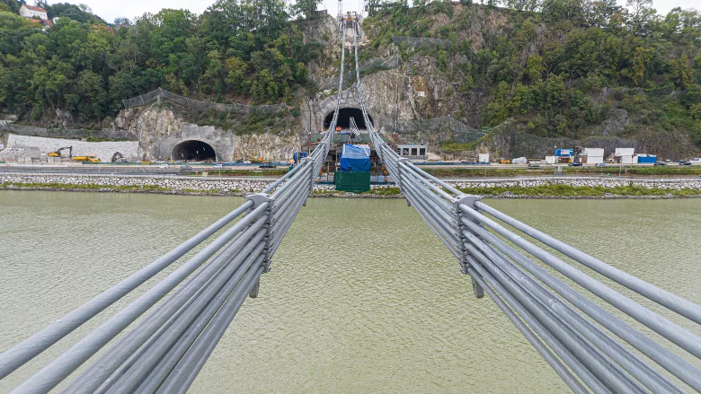 Linz4_suspension_cables_ENRweb.jpg