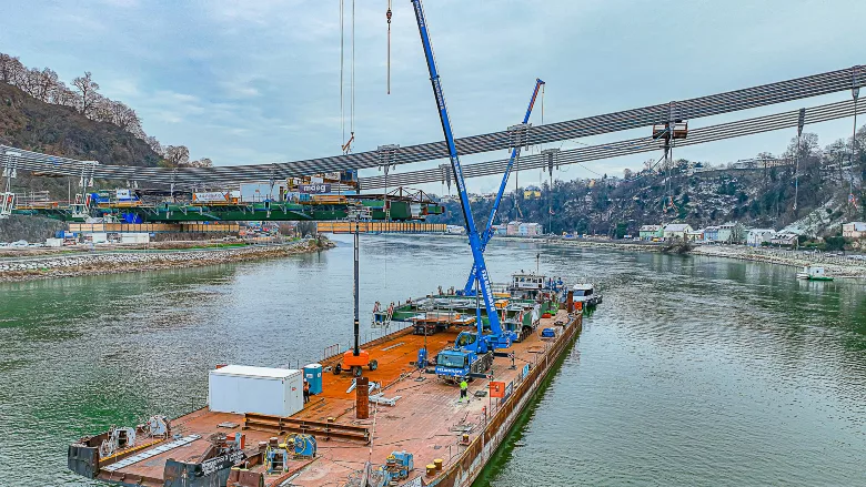Linz6_barge_ENRweb.jpg