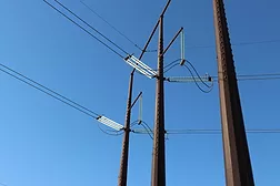 **USEMAIN.power-lines-grid-NHPublicradio DANtuohyphoto.JPG