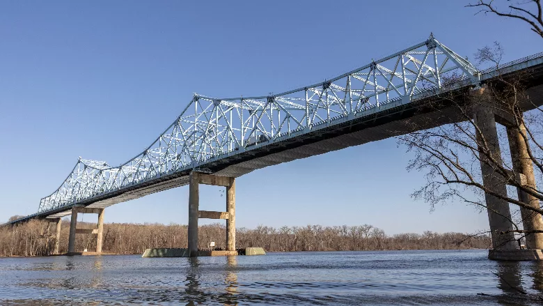 Castleton-on-Hudson_bridge_ENRweb.jpg