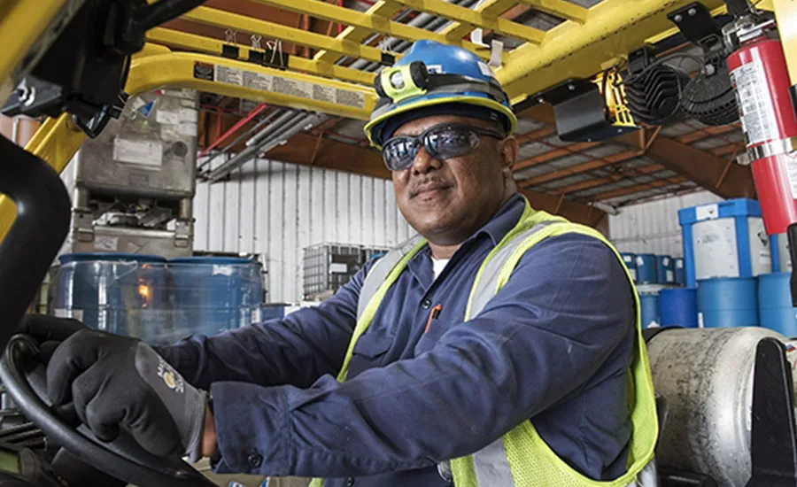 construction man driving a hilo