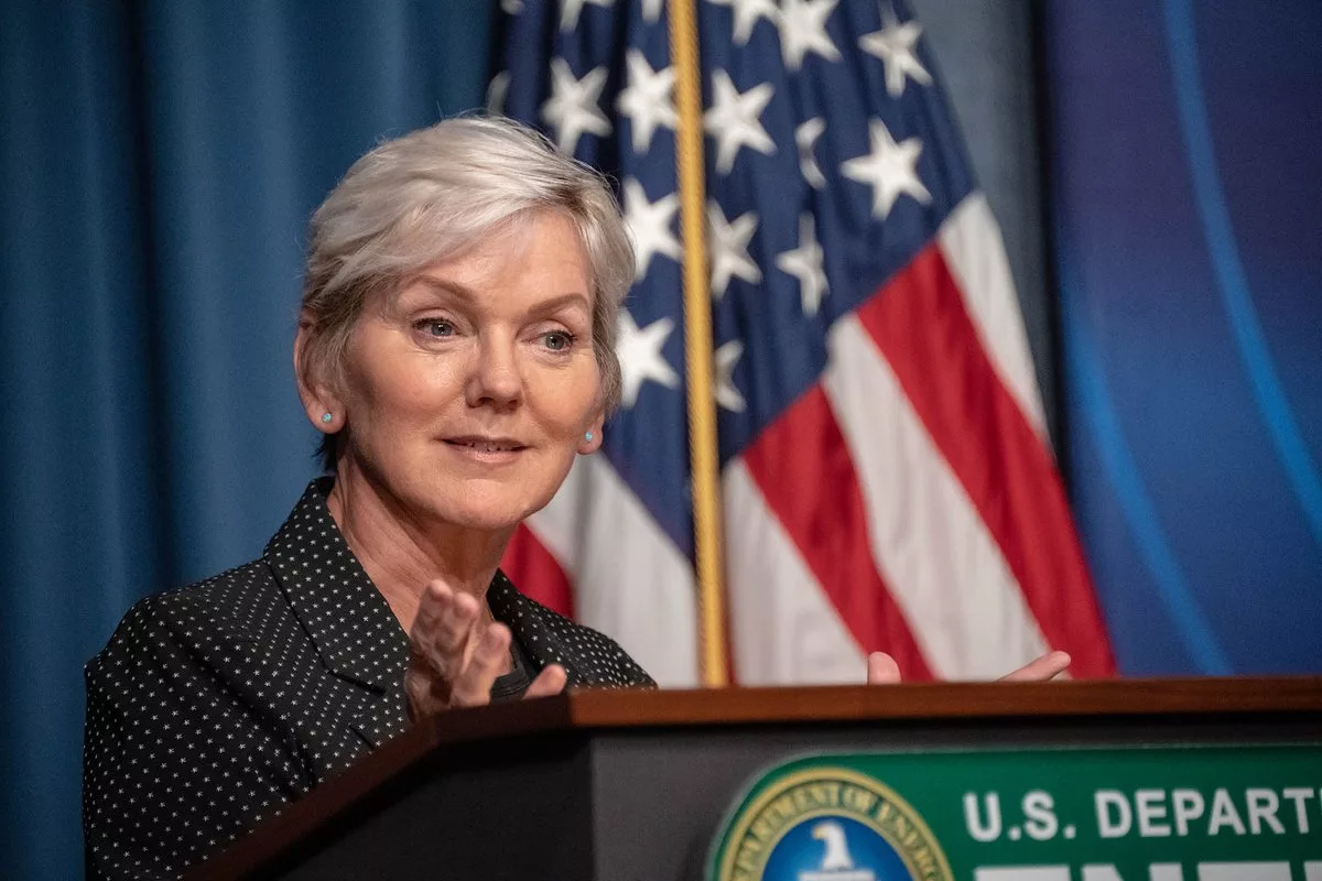 WEBgranholm-doe-podium.jpg