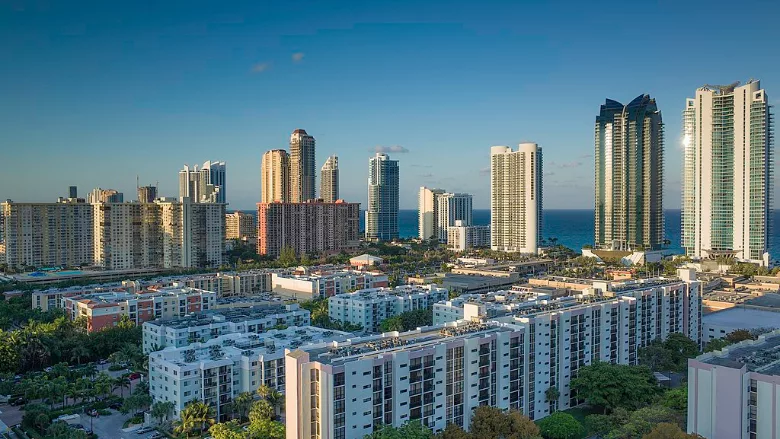 Sunny_Isles_Beach_skyline_2015_ENRweb.jpg