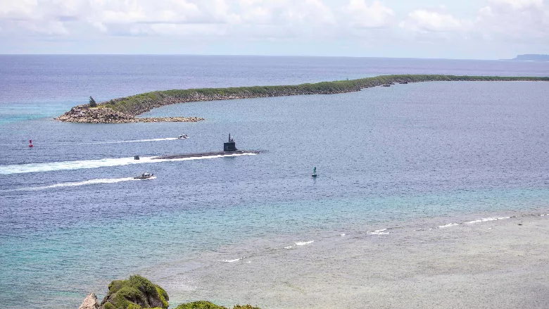 Apra_Harbor_Glass_Breakwater_ENRweb.jpg