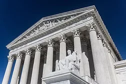 WEBus-supreme-court-building-MarkThomasonPixabay.jpg