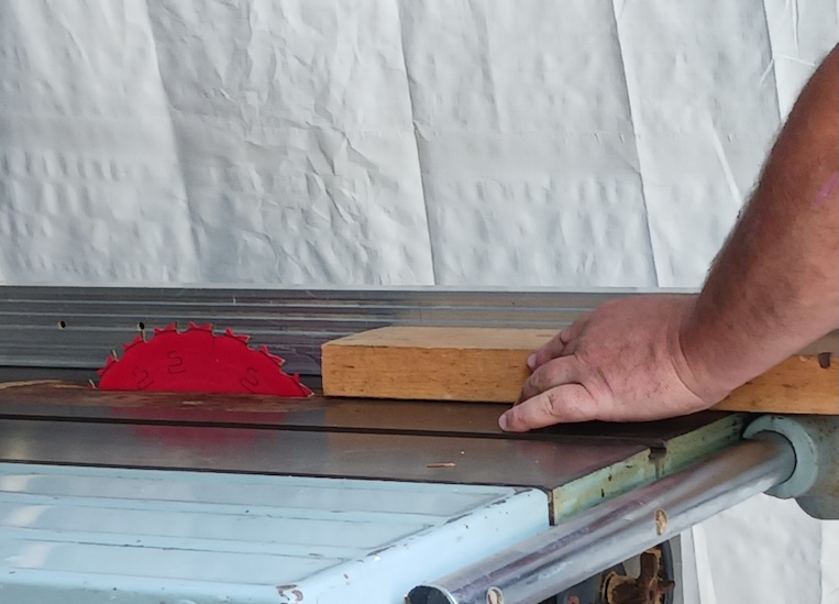 table-saw-hazards-of-blade-to-hand.jpg