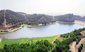 Aerial view of Syphon Reservoir in Irvine, Calif., surrounded by suburban neighborhoods and hills.