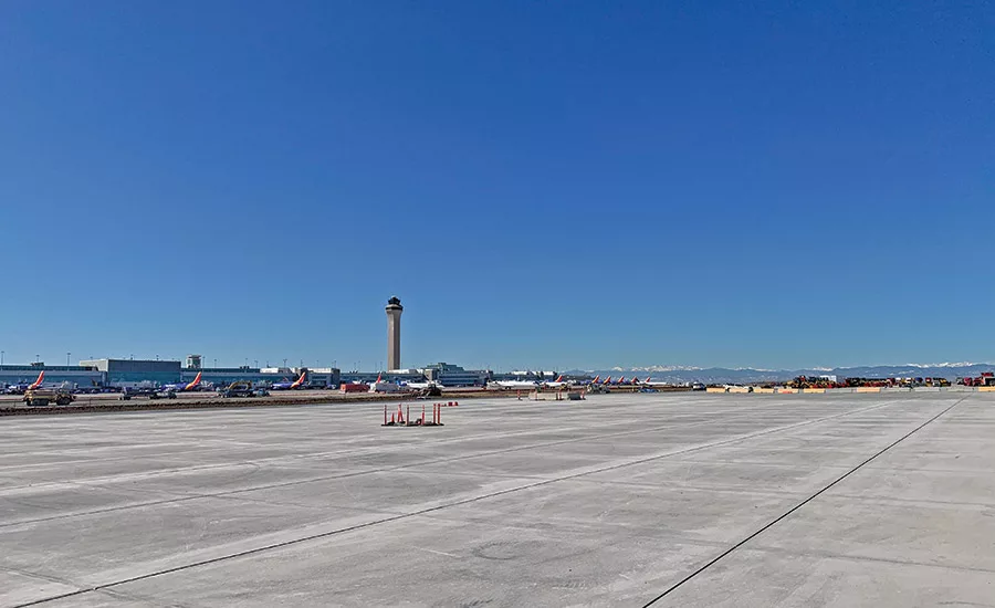 Taxiway DS East and Deicing Pad