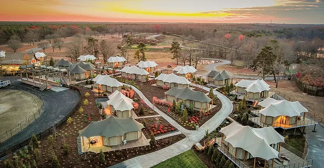 Six Flags' Savannah Sunset Resort and Spa