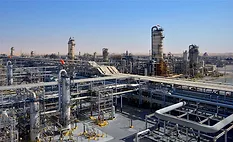 Wide view of Saudi Aramco's Uthmaniyah Gas Plant showing processing towers, piping and gas-processing infrastructure in eastern Saudi Arabia.