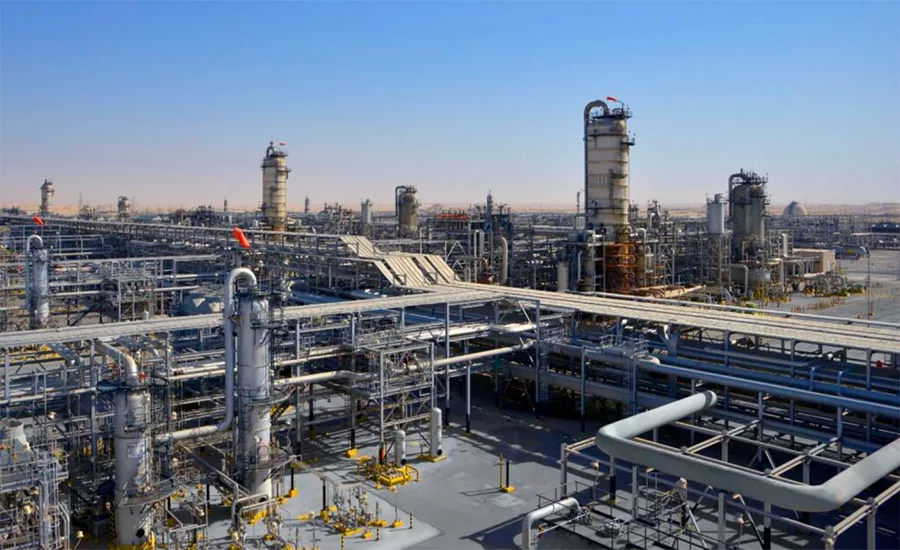 Saipem-Aramco-2 Wide view of Saudi Aramco's Uthmaniyah Gas Plant showing processing towers, piping and gas-processing infrastructure in eastern Saudi Arabia.