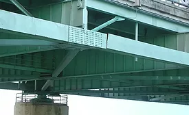 Crack on I-40 bridge over Mississippi River