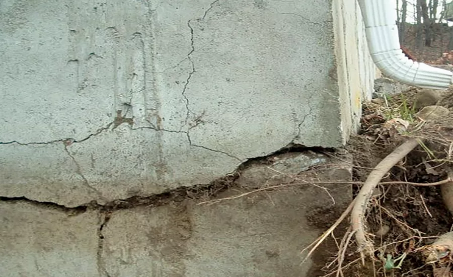 Concrete containing aggregate with pyrrhotite