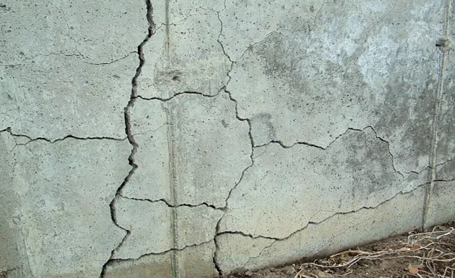 Concrete containing aggregate with pyrrhotite