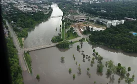 1230.IowaCity.DubuequeSt.flooding.jpg