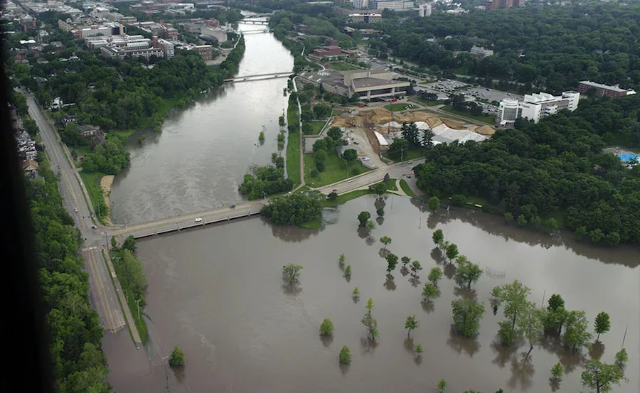 1230.IowaCity.DubuequeSt.flooding.jpg