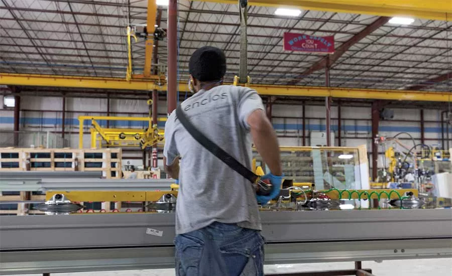 Enclos worker
