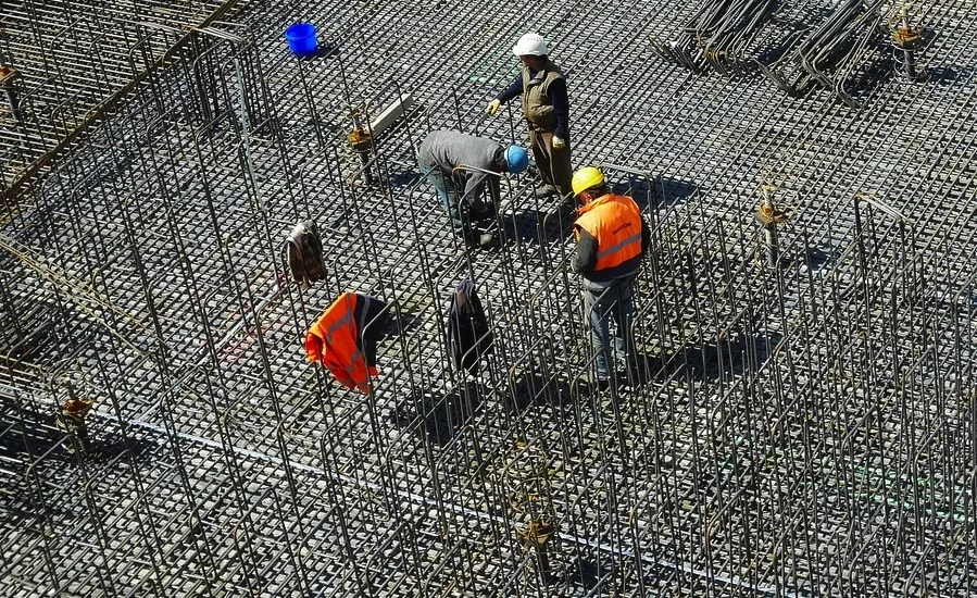 workers_and_rebar.jpg
