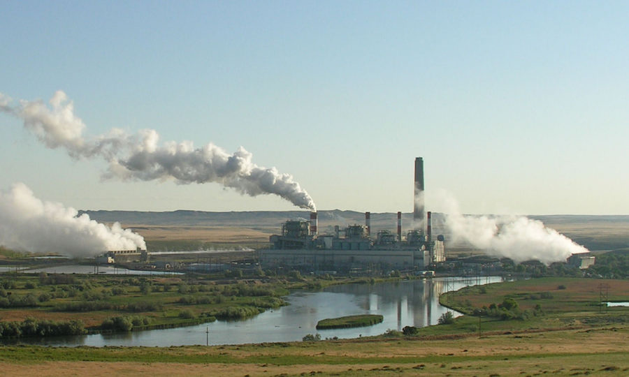 Dave_Johnson_coal-fired_power_plant_central_Wyoming.jpg