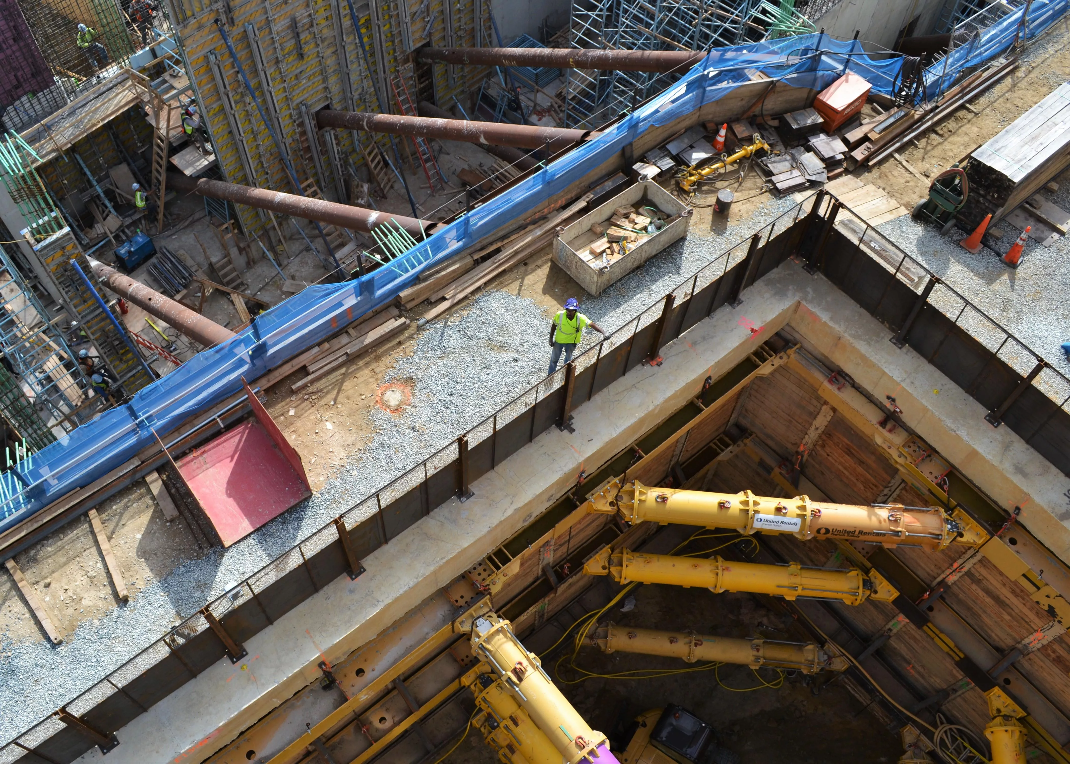 Purple_line_Bethesda_shaft.jpg
