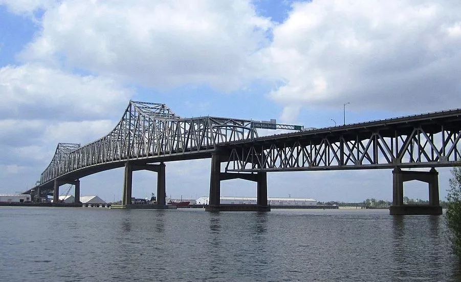 Bridge_over_Misssissippi_River.jpg