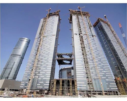 Team Completes Big Lifts for Top Hat Linking Three Abu Dhabi Towers