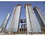 Team Completes Big Lifts for Top Hat Linking Three Abu Dhabi Towers