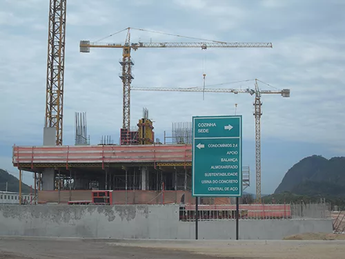 Rio Workers Split Up To Tackle Olympic Village